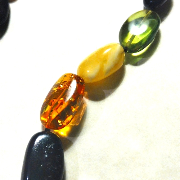 AMBER MULTICOLORED 18" BEADED KNOTTED  NECKLACE - Picture 4 of 5